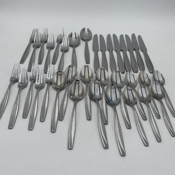 ONEIDA Other - Oneida CAMLYNN CLEO Frosted Glossy Stainless Flatware 53 Pieces Silverware